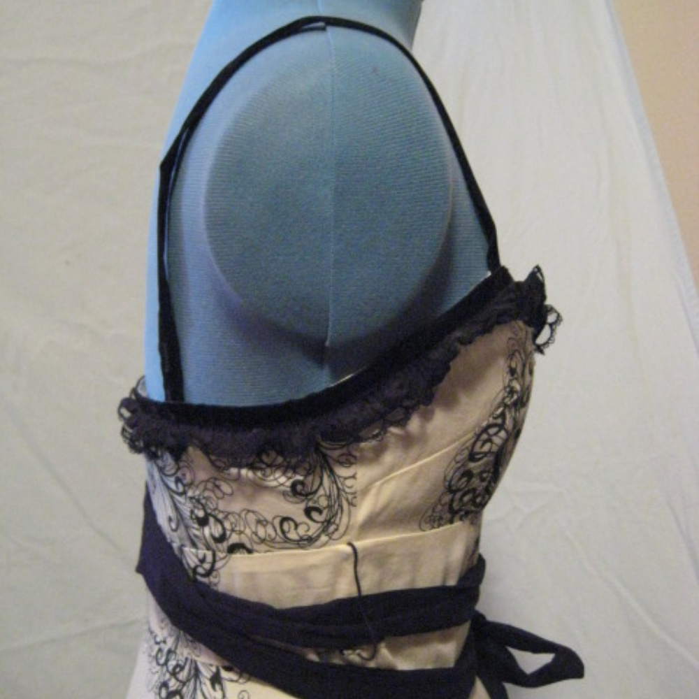 Black and white feather dress - Picture 2 of 8
